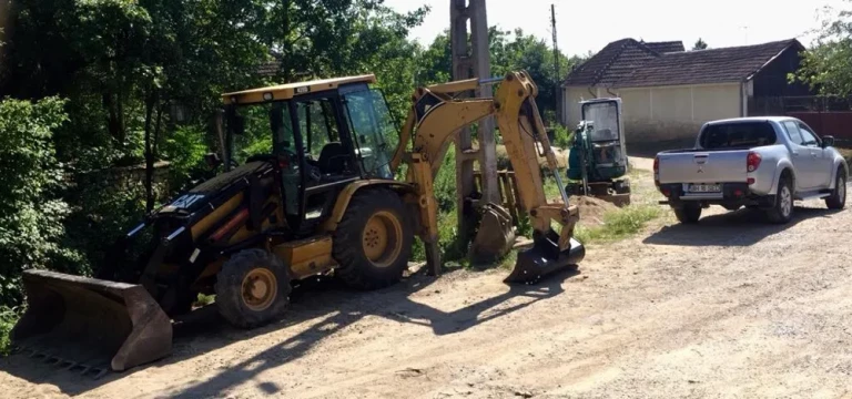 Inchiriem buldoexcavator